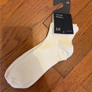 GAP 2-pr off-white Ruffle Socks